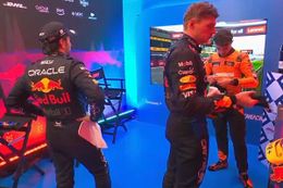 Video: Het onderonsje in de cooldown room tussen Verstappen, Norris en Pérez na afloop van de race