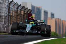 Lewis Hamilton in ongeloof na Grand Prix China: 'Dat heb ik nog nooit gehad'