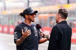 Hamilton komt met lakse reactie op resultaat in China: 'Sh*t happens'