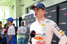 Max Verstappen komt met duidelijke reactie op aanblijvende Red Bull-geruchten