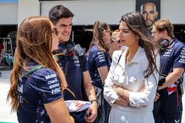 In beeld: Kelly Piquet deelt nieuwe beelden van bijna-crash tussen Max Verstappen en Sergio Pérez