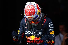 Max Verstappen deelt tik uit aan Lewis Hamilton met overwinning in Imola