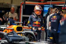 Helmut Marko noemt voorwaarde waardoor Max Verstappen uit handen Mercedes gehouden kan worden