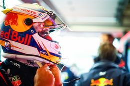 Sergio Pérez jaagt in Barcelona op Max Verstappen: 'In de fabriek hard gewerkt'