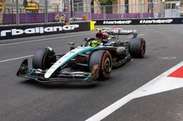 Lewis Hamilton begint Grand Prix Azerbeidzjan vanuit pitstraat