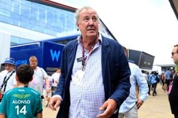 Foto: Jeremy Clarkson deelt opmerkelijk moment met Formule 1-coureur op boerderij