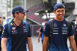 Alex Albon heeft advies voor nieuwe teamgenoot Max Verstappen: 'Uit mijn eigen ervaring...'