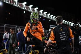 Lando Norris vindt Red Bull zichzelf aanstellen en doet bijzondere uitspraak over titelstrijd met Max Verstappen