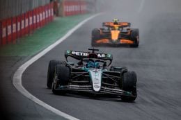 George Russell ziet overwinning in Brazilië gestolen worden door Max Verstappen: 'Ik was kwaad'