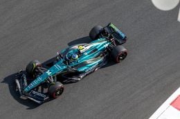 Fernando Alonso kijkt naar Mercedes na ontwikkelingsproblemen bij Aston Martin