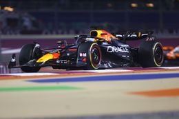 Max Verstappen riskeerde uitvalbeurt in Qatar: 'Reed op het karkas van de band'