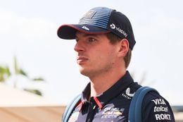 Oud-sportjournalist haalt uit naar Max Verstappen: 'Zet hem in een andere auto en hij wint niet'