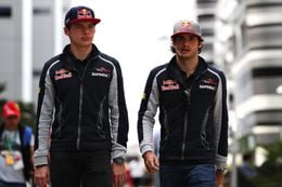 Carlos Sainz wijst Red Bull aan als veroorzaker van spanning met familie Verstappen