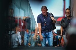 Max Verstappen moet vrezen voor F1-titel, meent vader Jos: 'Kan niet optimistisch zijn...'