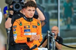 Max Verstappen deelt harde klap uit aan Lando Norris en McLaren