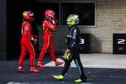 'Ferrari-fans verdeeld over onderlinge relatie Lewis Hamilton en Charles Leclerc'