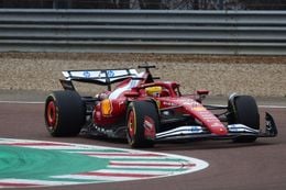 Ferrari-fan in de problemen na opmerkelijke actie tijdens debuut Lewis Hamilton