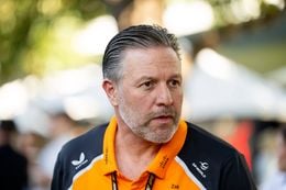 Max Verstappen op de radar bij McLaren; Zak Brown bevestigt telefoongesprek