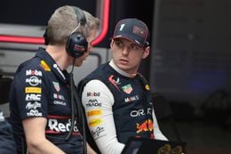 Max Verstappen reist af naar Milton Keynes voor spoedoverleg met Red Bull