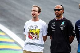 Sebastian Vettel waarschuwt Lewis Hamilton voor gedrag Ferrari richting teamgenoot