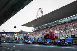 Stewards delen zware straf uit en laat Red Bull-coureurs verder naar voren starten