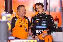 Zak Brown doet opmerkelijke onthulling over Oscar Piastri: 'Ze dwongen hem...'