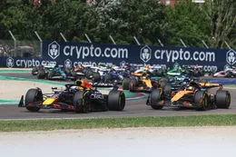Max Verstappen doet onthulling over gewaagde inhaalactie op Oscar Piastri: 'Ik moest lachen...'