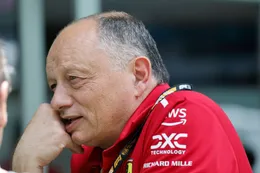 Ferrari-teambaas heeft gesprek gehad met gefrustreerde Lewis Hamilton: 'Niet makkelijk...'