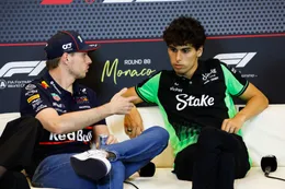 Max Verstappen houdt Gabriel Bortoleto voor de gek tijdens persconferentie in Monaco