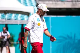 Is Mercedes opgelucht na vertrek Lewis Hamilton? Hardnekkig probleem duikt op bij Ferrari