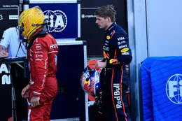 Damon Hill vergelijkt Max Verstappen en Lewis Hamilton: 'Bij hem is het veel zeldzamer...'