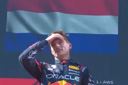 Video: Max Verstappen ontvangt prachtig gebaar Ferrari-fans op podium in Imola
