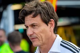 Toto Wolff doet bijzondere onthulling over FIA-regelwijziging en wijst naar Red Bull-concurrent