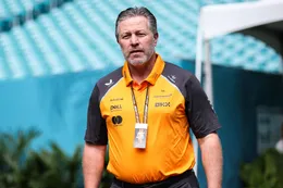 Foto: Zak Brown houdt Red Bull voor de gek na klacht over McLaren-auto