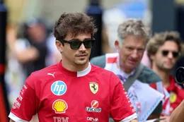 Charles Leclerc baalt hevig en moet Max Verstappen gelijk geven