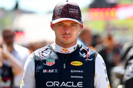 Max Verstappen uit de race gereden door Mercedes-coureur