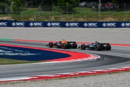 Opvallend: Max Verstappen krijgt compliment van Sky Sports-commentator na crash met George Russell