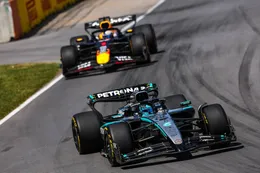 Collega Max Verstappen maakt George Russell met de grond gelijk