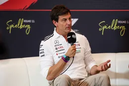 Toto Wolff geeft uitleg: dit moet George Russell doen om Max Verstappen weg te houden bij Mercedes