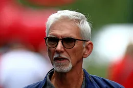 Damon Hill wijst naar Max Verstappen na ontslag Christian Horner