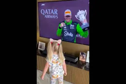 Video: Dochter Nico Hülkenberg zorgt voor geweldige beelden tijdens podium van papa