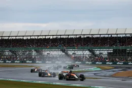 Oscar Piastri wijst naar Max Verstappen na mislopen zege in Groot-Brittannië: 'Ik denk...'