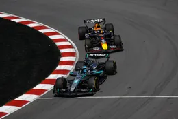 Voormalig F1-kampioen kiest kant George Russell na geruchten over Max Verstappen