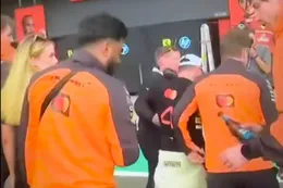Video: Lando Norris raakt geblesseerd bij heftig incident na race in Groot-Brittannië