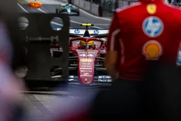 George Russell komt met opvallende claim over Mercedes-exit Lewis Hamilton