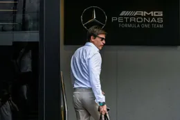 Toto Wolff zet streep door harde werk van Mercedes-fabriek: 'Ergens in een vuilnisbak'