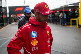 Lewis Hamilton gaat aanpak veranderen bij Ferrari om ontslag te voorkomen