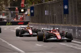 Charles Leclerc beschuldigt Lewis Hamilton van het overtreden van Ferrari-regels
