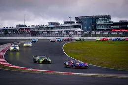 Nürburgring-zege Max Verstappen onder vuur: dit had hem de overwinning kunnen kosten