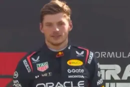 Geweldig moment: Italiaanse fans eren Max Verstappen op het podium